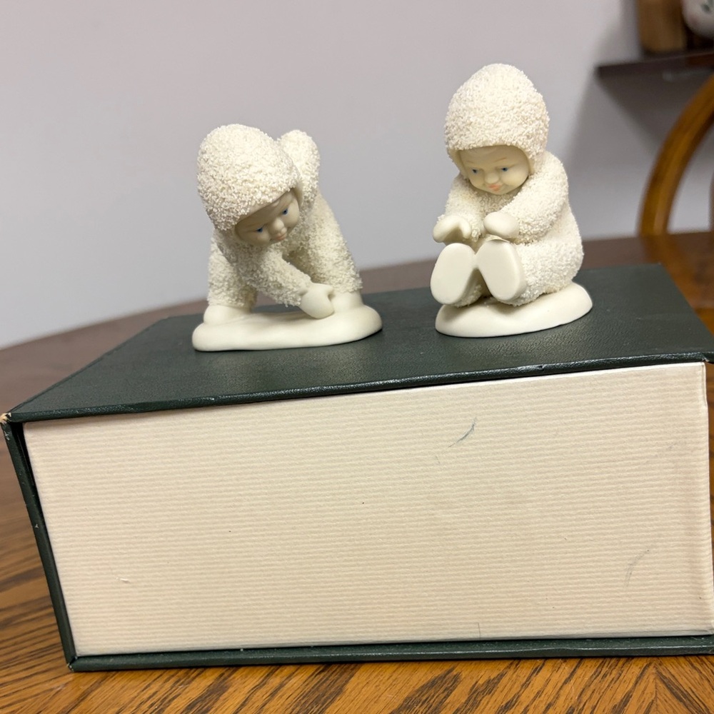 Dept 56 Snowbabies collectible figurine